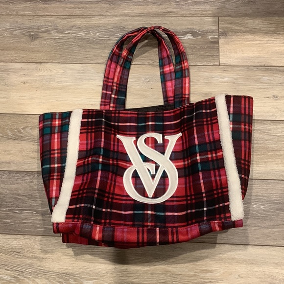 TT: Victoria s Secret Black Friday Holiday 2022 Plaid Tote Bag NWOT - Picture 8 of 12